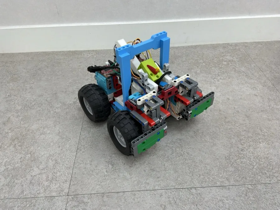Simple's robot